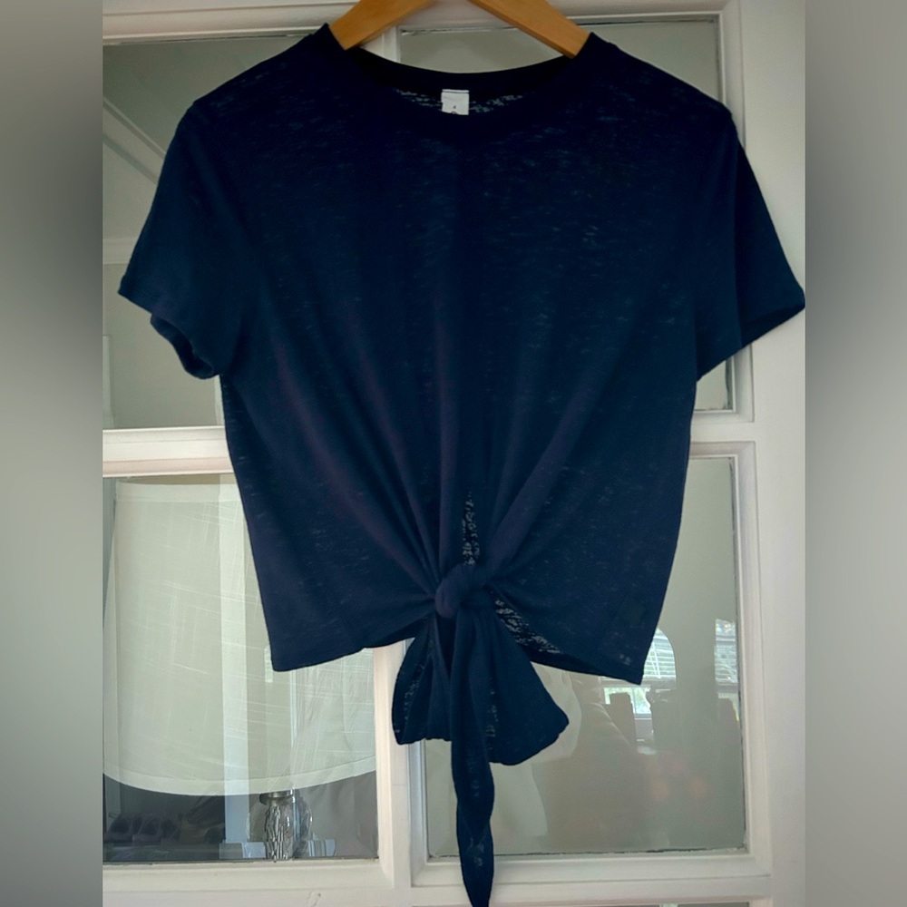Lululemon Tie-Waist Breathable Short-Sleeve Shirt in True Navy Size 4 Crop Tee